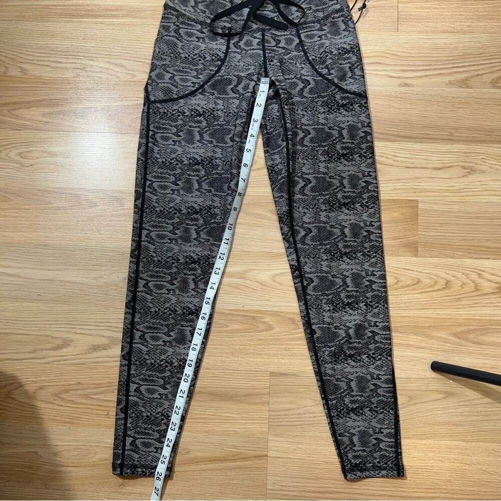 NWT Body Language Python Print Athletic Leggings Size Small - Picture 6 of 12